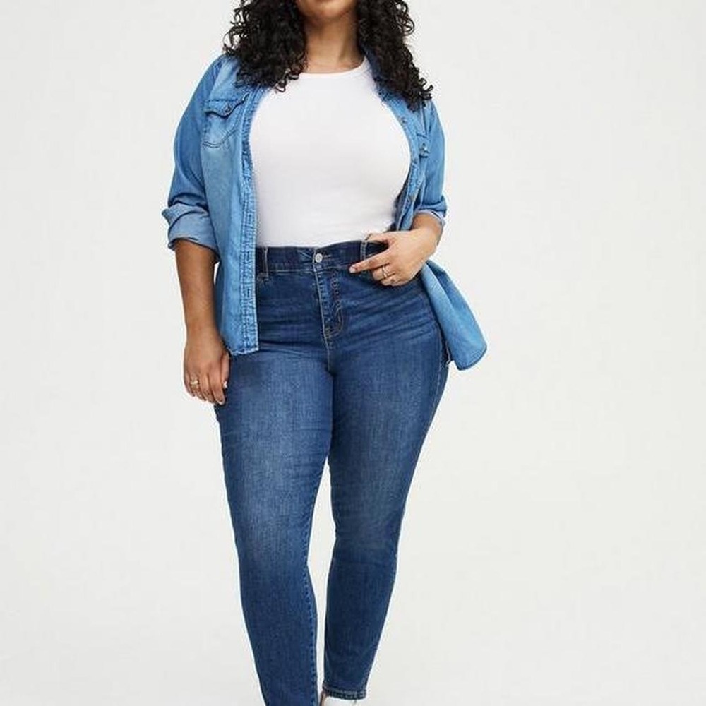 Torrid bombshell skinny High-waisted blue denim jeans size 18XS